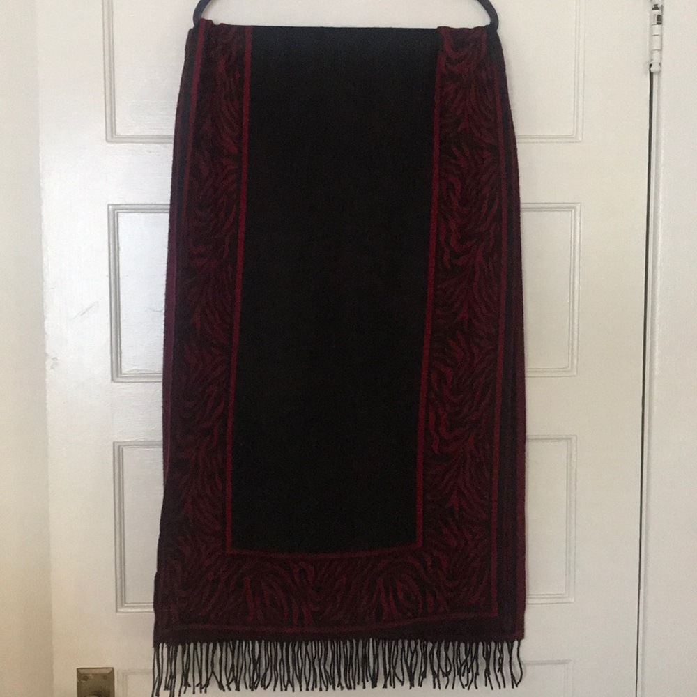 Reversible black and red scarf